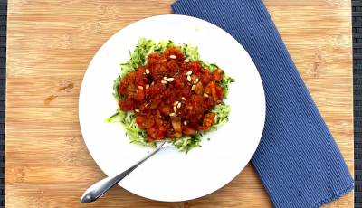 Courgette spaghetti met falafelballetjes